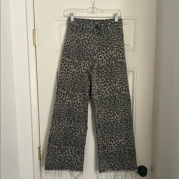 Leopard Print Wide Leg Pants - Picture 2 of 7